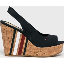 Tommy Hilfiger - Koturny. Niebieskie koturny damskie TOMMY HILFIGER, bez obcasa, na koturnie, bez zapięcia. W wyprzedaży za 319,90 zł.
