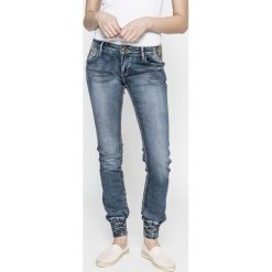 Desigual - Jeansy Lysiane. Niebieskie boyfriendy damskie marki Desigual, z obniżonym stanem. Za 399,90 zł.