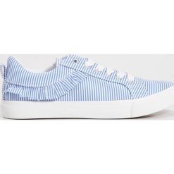 Tenisówki w paski - Niebieski. Niebieskie trampki i tenisówki damskie Sinsay, w paski, z paskami. Za 69,99 zł.
