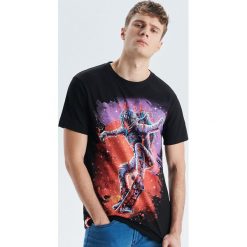 Koszulka z kolekcji Space - Czarny. Czarne koszulki męskie marki Cropp, s, bez wzorów, bez kołnierzyka, bez rękawów. Za 49,99 zł.
