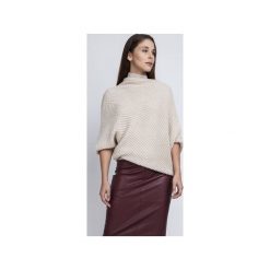 Sweter oversize, SWE049 beż MKM. Brązowe swetry damskie marki Mkm swetry, bez wzorów, z dzianiny, bez rękawów, bez kaptura. Za 98,00 zł.