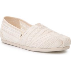 Półbuty TOMS - Classic 10013518 Natural Arrow. Białe półbuty damskie Toms, na co dzień, bez wzorów, z tworzywa sztucznego, bez obcasa, na płaskiej podeszwie, bez zapięcia. W wyprzedaży za 209,00 zł.