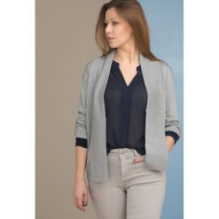 Sweter z wolnymi połami. Swetry damskie Monnari, z haftami, z wiskozy, bez rękawów, bez kaptura. Za 89,50 zł.