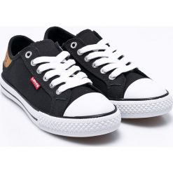 Levi's - Tenisówki. Niebieskie trampki i tenisówki damskie Levi's®, bez wzorów, z gumy, na sznurówki. W wyprzedaży za 89,90 zł.