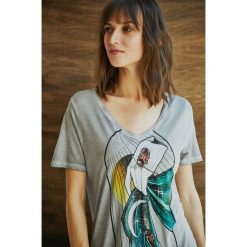 Medicine - Top by Michalina Bolach, Falka Art. Szare bluzki damskie MEDICINE, s, z nadrukiem, z wiskozy, casualowe, bez kołnierzyka, z krótkim rękawem. W wyprzedaży za 29,90 zł.