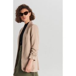 Długa marynarka - Beżowy. Marynarki damskie Cropp. Za 139,99 zł.