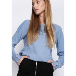 Niebieski Sweter Like We Are. Niebieskie swetry klasyczne damskie marki Born2be, s, z okrągłym kołnierzem. Za 84,99 zł.