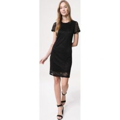 Czarna Sukienka Loose Fitting. Czarne sukienki dziewczęce Born2be, bez wzorów, z koronki, z krótkim rękawem, krótkie, mini, dopasowane. Za 29,99 zł.