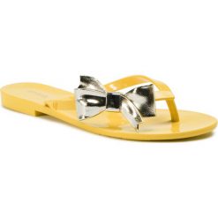 Japonki MELISSA - Harmonic Celebration A 32500 Yellow/Gold 52635. Żółte klapki damskie Melissa, bez wzorów, z tworzywa sztucznego, bez obcasa, na obcasie. W wyprzedaży za 209,00 zł.