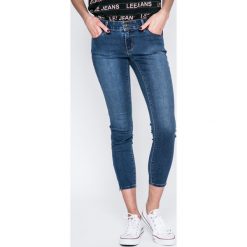 Vero Moda - Jeansy Five. Niebieskie rurki damskie marki Vero Moda, z elastanu, z obniżonym stanem. W wyprzedaży za 99,90 zł.