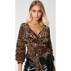 Bluzki damskie: NA-KD Bluzka z wiązaniem w pasie – Brown,Multicolor