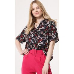 Czarna Bluzka Upswing. Bluzki damskie Born2be. Za 34,99 zł.