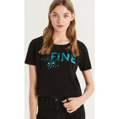 T-shirt z cekinową aplikacją - Czarny. Czarne t-shirty damskie Sinsay, l, z aplikacjami. Za 19,99 zł.