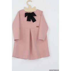 Sukienka Motyl z koronka. Czarne sukienki dziewczęce z falbanami Pakamera, w koronkowe wzory, z koronki, z długim rękawem, długie. Za 119,00 zł.