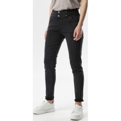 Czarne Spodnie Melella. Czarne jeansy damskie Born2be, xl, bez wzorów. W wyprzedaży za 39,99 zł.