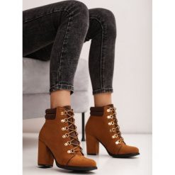 Camelowe Botki Infrared. Brązowe botki damskie Renee, bez obcasa, na obcasie, bez zapięcia. Za 139,99 zł.