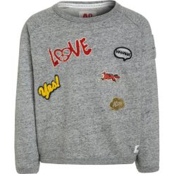 American Outfitters CNECK BADGES Bluza heather oxford. Szare bluzy chłopięce American Outfitters, z bawełny. W wyprzedaży za 174,85 zł.