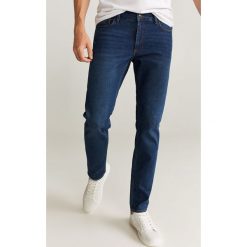 Mango Man - Jeansy Jan. Zielone jeansy męskie Mango Man, bez wzorów, z obniżonym stanem. Za 139,99 zł.