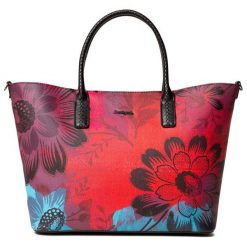 Desigual torebka Bols Sinergia Holbox czerwona. Czerwone torebki klasyczne damskie Desigual, bez wzorów, eleganckie, na ramię, bez dodatków. Za 349,00 zł.