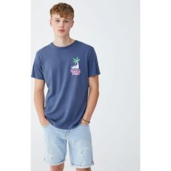 Koszulka „Tropical Storm”. Zielone koszulki męskie Pull&Bear, m, bez wzorów, bez kołnierzyka, z krótkim rękawem, krótkie. Za 29,90 zł.