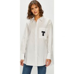 Tommy Jeans - Koszula. Białe bluzki damskie marki Tommy Jeans, s, z bawełny, klasyczne, z klasycznym kołnierzykiem, z długim rękawem. Za 449,90 zł.
