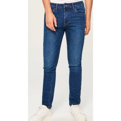Jeansy slim fit - Granatowy. Niebieskie jeansy męskie regular Reserved. Za 89,99 zł.