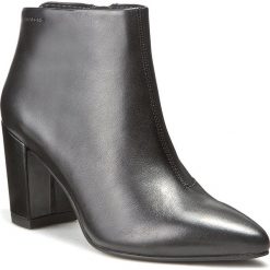 Botki VAGABOND - Saida 4219-001-20 Black. Czarne buty zimowe damskie marki Vagabond, z materiału, z okrągłym noskiem. W wyprzedaży za 309,00 zł.