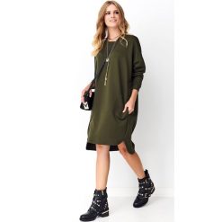 Sukienka dresowa oversize khaki. Brązowe sukienki damskie e-margeritka.pl, s, bez wzorów, z bawełny, casualowe, z długim rękawem, długie, bez kaptura. Za 168,99 zł.