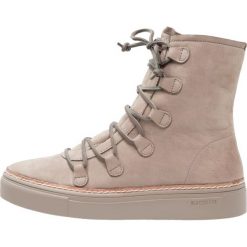 Blackstone Botki sznurowane wild dove. Brązowe botki damskie skórzane marki Blackstone. W wyprzedaży za 545,35 zł.