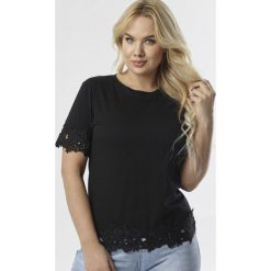 Czarna Bluzka Mererea. Czarne bluzki damskie Born2be, xl, bez wzorów, bez kołnierzyka, bez rękawów. W wyprzedaży za 49,99 zł.