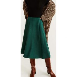 Mango - Spódnica Susan. Zielone spódniczki damskie Mango, s, bez wzorów, z elastanu, midi, rozkloszowane. Za 139,90 zł.