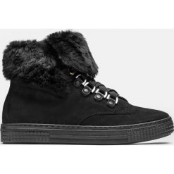 Czarne sneakersy damskie. Czarne buty sportowe damskie marki Kazar, bez wzorów, ze skóry, sportowe. Za 699,00 zł.