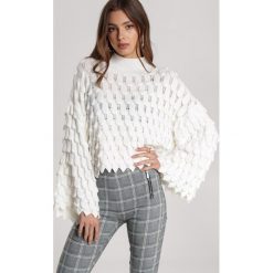 Biały Sweter Delamala. Białe swetry damskie Renee, s, bez wzorów, casualowe, bez rękawów, bez kaptura. Za 179,99 zł.