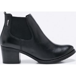 Wojas - Botki. Czarne buty zimowe damskie marki Wojas, z materiału, z okrągłym noskiem. W wyprzedaży za 239,90 zł.
