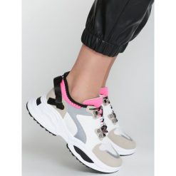 Beżowe Sneakersy Mcfarland. Brązowe sneakersy damskie Renee, z materiału. Za 99,99 zł.