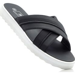 Klapki bonprix czarny. Czarne chodaki damskie bonprix. Za 59,99 zł.