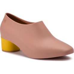 Półbuty MELISSA - Mid Ad 32438 Pink/Yellow 52492. Różowe półbuty damskie Melissa, bez wzorów, z tworzywa sztucznego, bez obcasa, na obcasie, bez zapięcia. W wyprzedaży za 269,00 zł.