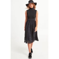 SUKIENKA ZAVORRA SPORTMAX CODE. Sukienki damskie Sportmax Code, xs, bez wzorów, eleganckie, bez kołnierzyka, bez rękawów. Za 1999,00 zł.