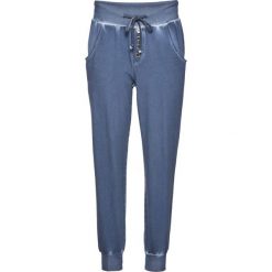 Wygodne dżinsy ze stretchem BOOTCUT bonprix niebieski. Niebieskie jeansy damskie bonprix, z jeansu. Za 69,99 zł.