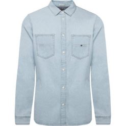 Koszula Tommy Jeans Tjm Denim DM0DM05465. Niebieskie koszule męskie Tommy Jeans, m, bez wzorów, z bawełny, casualowe, bez kołnierzyka, bez rękawów. W wyprzedaży za 199,00 zł.