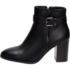 Czarne botki damskie SERGIO LEONE BT509 PU. Czarne botki damskie Sergio Leone, klasyczne, na wysokim obcasie, na obcasie, bez zapięcia. W wyprzedaży za 149,00 zł.