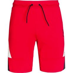 Szorty EA7 EMPORIO ARMANI. Czerwone spodenki i szorty męskie EA7 Emporio Armani, z nadrukiem, z bawełny. Za 390,00 zł.