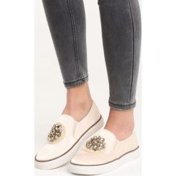 Beżowe Slip On Friendly War. Brązowe buty sportowe damskie Born2be, bez wzorów, z satyny, eleganckie. Za 29,99 zł.