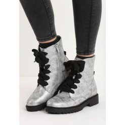 Srebrne Botki Where Is Love. Szare buty zimowe damskie Born2be, ze skóry, na płaskiej podeszwie. Za 99,99 zł.