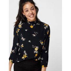 Top "Belle" w kolorze czarnym. Czarne bluzki damskie Pieces, Vila, xs, bez wzorów, z wiskozy, ze stójką, bez rękawów. W wyprzedaży za 85,95 zł.