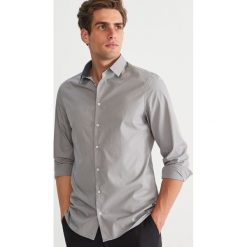 Koszula w kropki slim fit - Szary. Szare koszule męskie slim Reserved, m, w kropki. Za 89,99 zł.