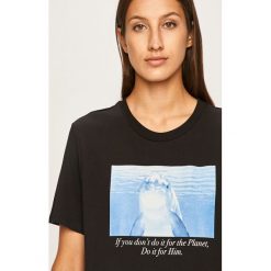 Tally Weijl - T-shirt. Czarne bluzki damskie TALLY WEIJL, s, z nadrukiem, z bawełny, casualowe, z okrągłym kołnierzem. W wyprzedaży za 49,90 zł.