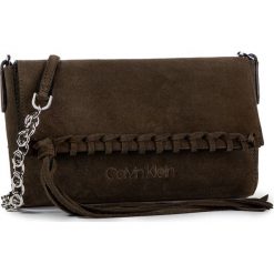 Torebka CALVIN KLEIN - Fringe Crossbody Su K60K605888 LGR. Zielone listonoszki damskie Calvin Klein, na imprezę, bez wzorów, ze skóry, bez dodatków. Za 799,00 zł.
