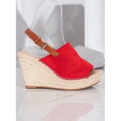 Modne sandaŁy z zamszu. Sandały damskie SMALL SWAN, bez wzorów, z zamszu, bez obcasa, bez zapięcia. Za 99,00 zł.