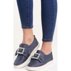 Granatowe Slip On Bewildered. Szare trampki damskie slip on Born2be, z materiału. Za 79,99 zł.